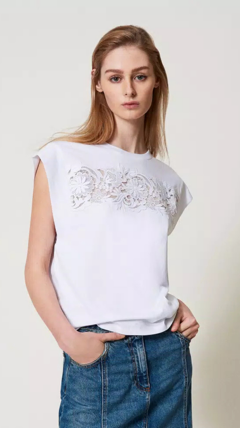 T-shirt with lace appliqué