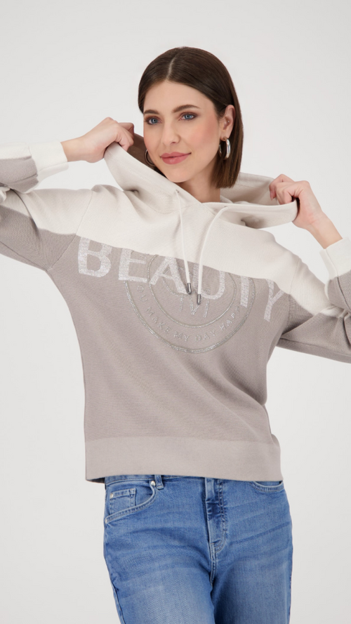 Knitted jumper with hood