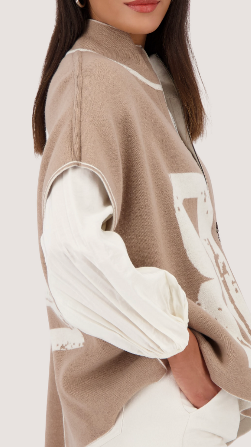 Reversible jacket with jacquard