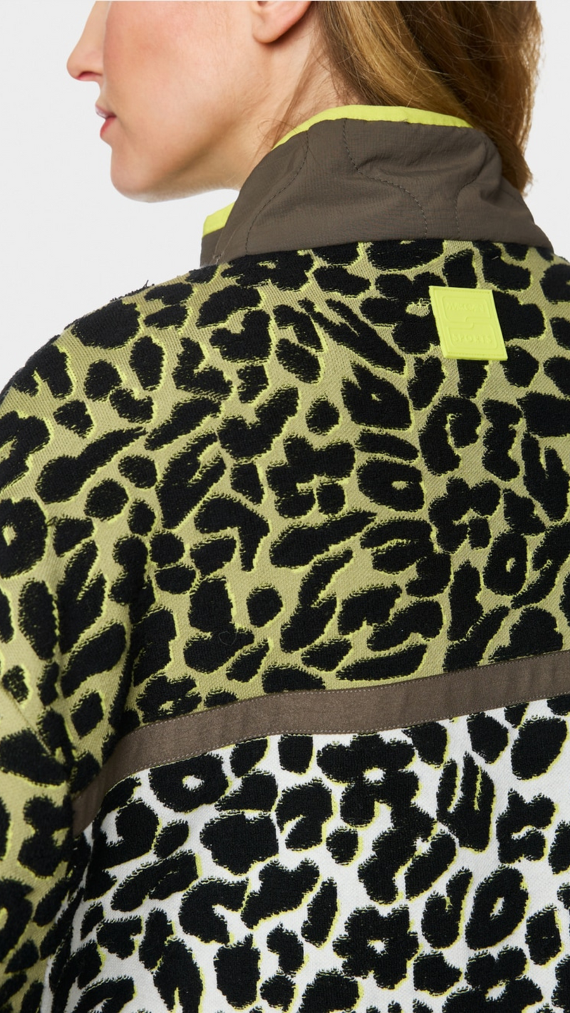 Trekking jumper with 3D effect knit
