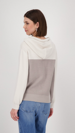 Knitted jumper with hood